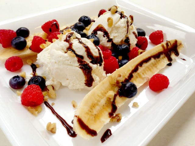 finished banana split with chocolate syrup