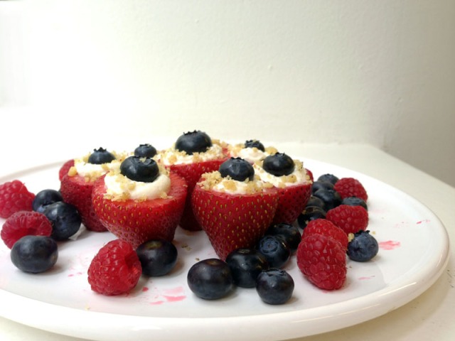 finished red white and blue cheesecake strawberries2