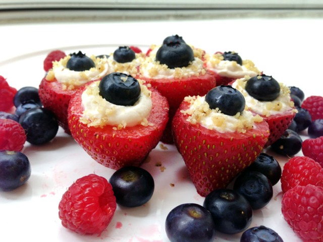 finished red white and blue cheesecake strawberries3